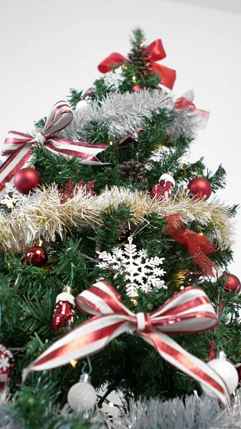 Vertical A modern Christmas tree takes in home, holiday Xmas ornaments Stock Footage 316489156