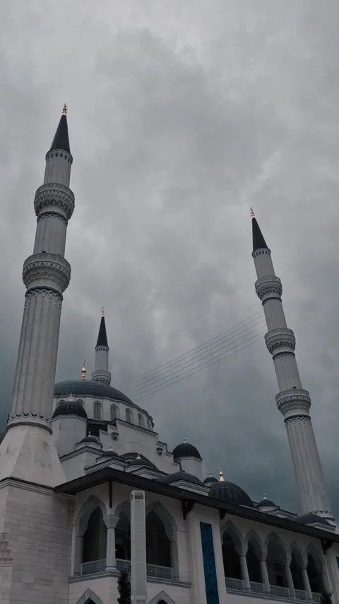 Vertical Mosque And Sky Clouds 動画素材 339976650
