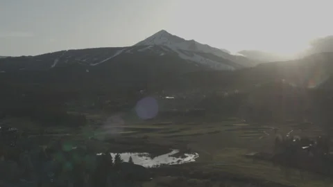 Vertical Mountain Climb Wide Angle Big Sky 库存影片 248725151