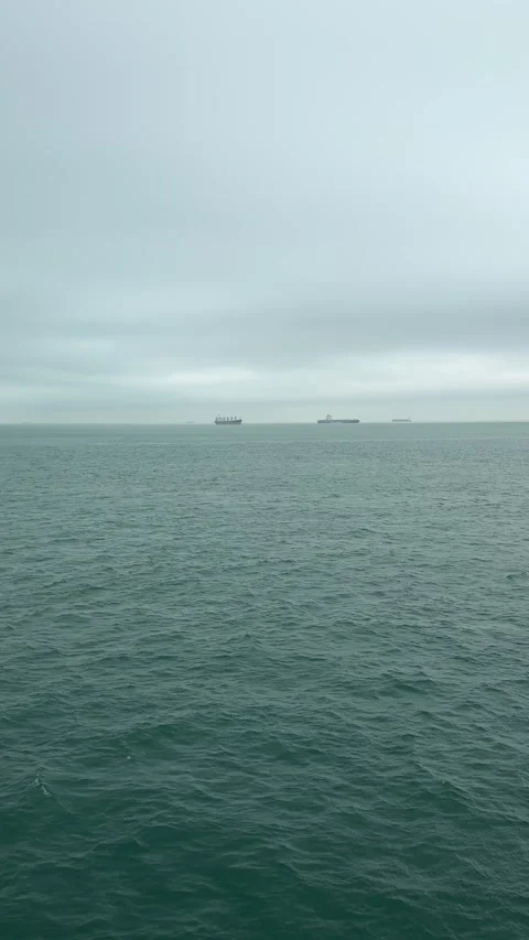Vertical Multiple Ships Navigating the Qiongzhou Strait 4K 動画素材 332036992