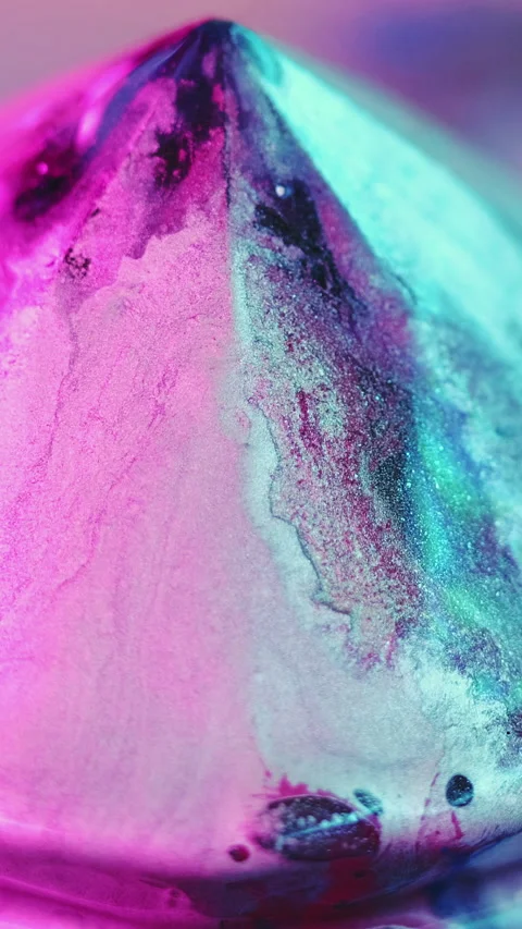 Vertical neon pyramid glitter gem ink drip prism 動画素材 290832094