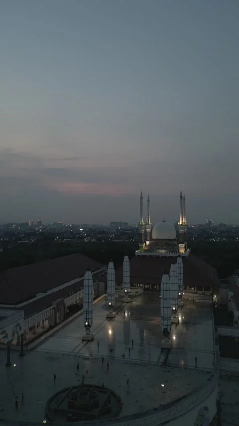 Vertical Night Drone shot of the Castle Cafe Video stock 225827416