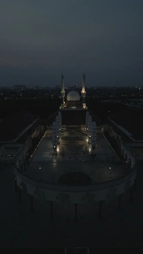 Vertical Night Drone shot of the Castle Cafe Video stock 225829911