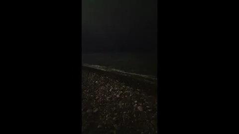 Vertical Night Wave Diagonal Black Sea 4K Vidéo 331237360