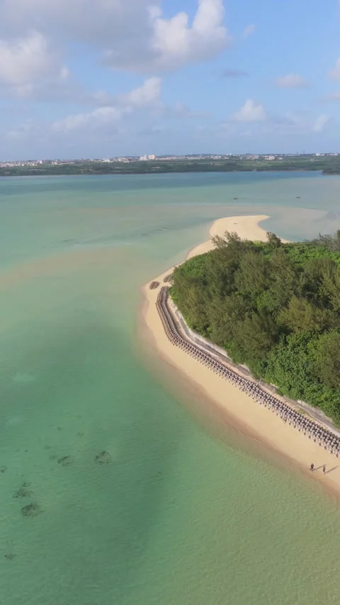 VERTICAL - Nishihama Beach - Yonaha Bay - Kurima Bridge - Miyako Island - Stockbeeldmateriaal 336987937