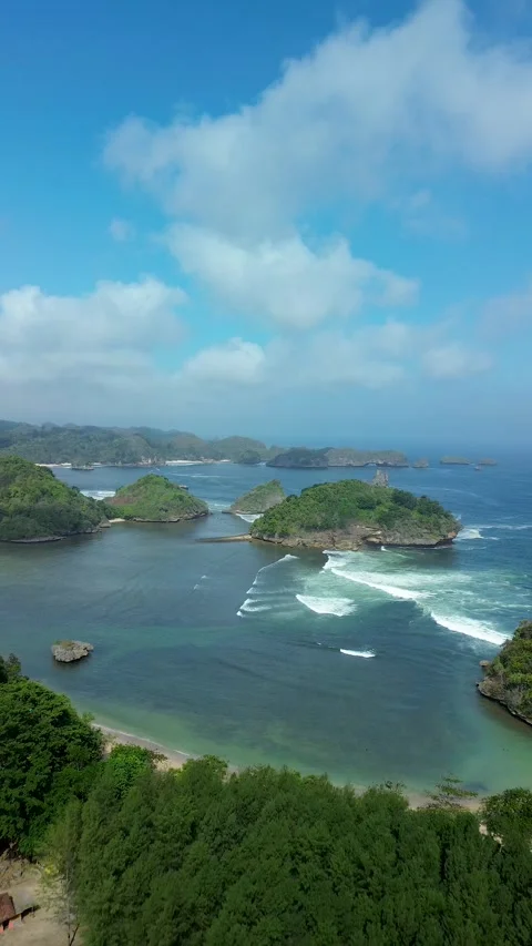 Vertical ocean panorama at Teluk Asmara Beach August 3 2026 Vídeo Stock 342144367
