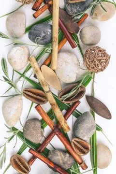 Vertical oriental spa pattern. Dry bamboo, sea pebbles, grass leaves on a woo Stockfoto's