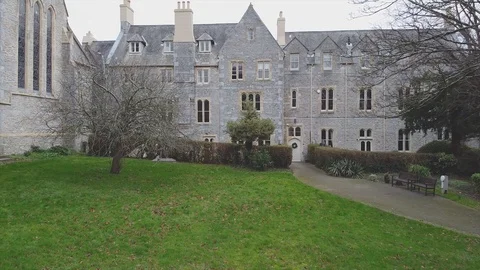 Vertical pan with 360 rotation revealing old building and England town Stock Footage 122217311