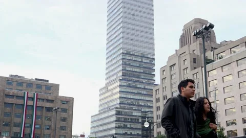 Vertical pan of the Latin tower, the most emblematic buildings in the city Video stock 165238831