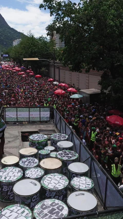 Vertical pan right and left over a Rio Carnaval crowd dancing near Jardim Stock Footage 336589881