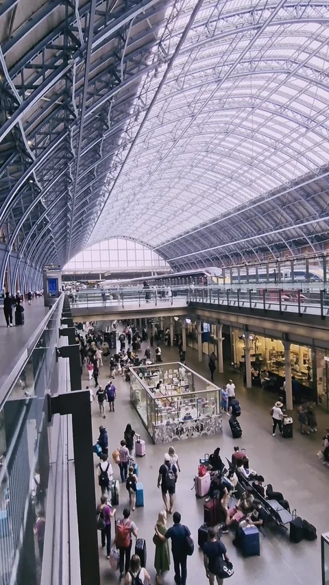 Vertical pan up shoppers at St Pancras Eurostar international station in London 스톡 동영상 314974184