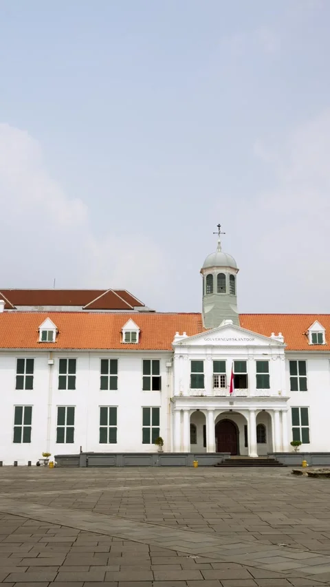 Vertical Panning, Colonial Architecture, Historic District Buildings Stock Footage 325378731