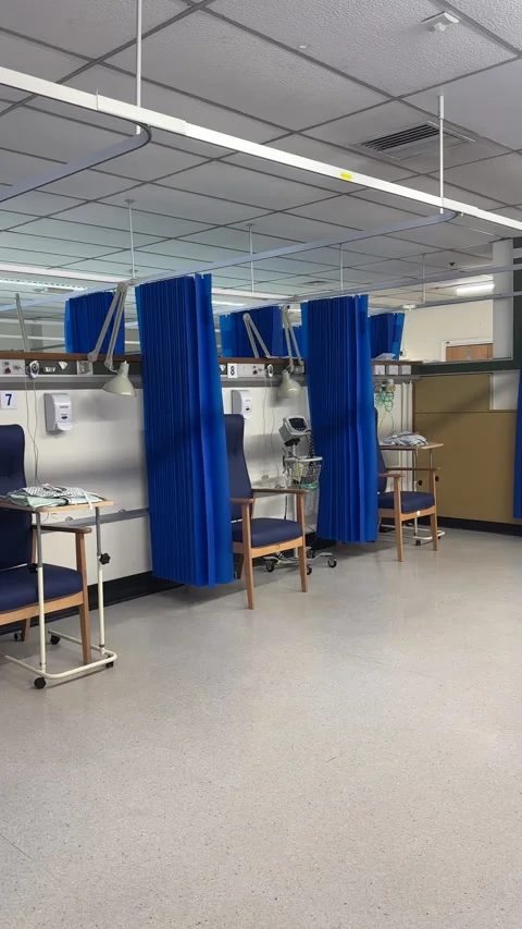 Vertical. Panning shot of empty cubicles in hospital ward Stock-Footage 334392045