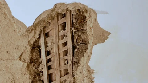 Vertical panorama of broken ceiling with cracked stucco inside abandoned house 库存影片 116058419