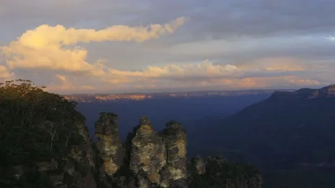 Vertical panorama of Three Sisters at sunset from Echo point in Katoomba town. Stock Footage 134798652