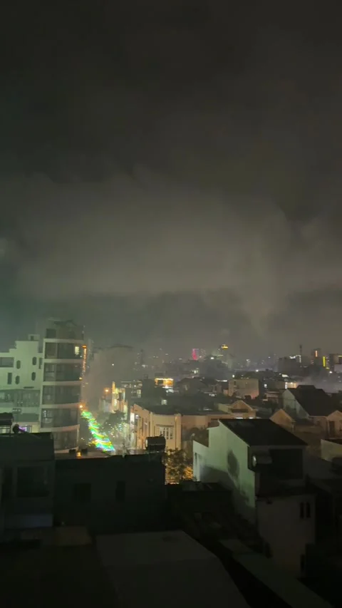 Vertical Panoramic shot of many Tet Fireworks over The City in Vietnam Vidéo 339638298