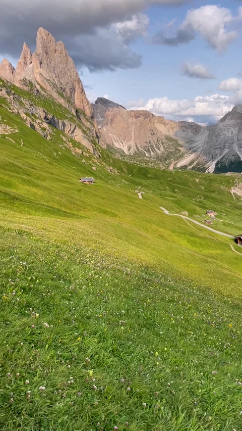 Vertical panoramic view of mountain Seceda with green meadows Vídeos de archivo 284463860