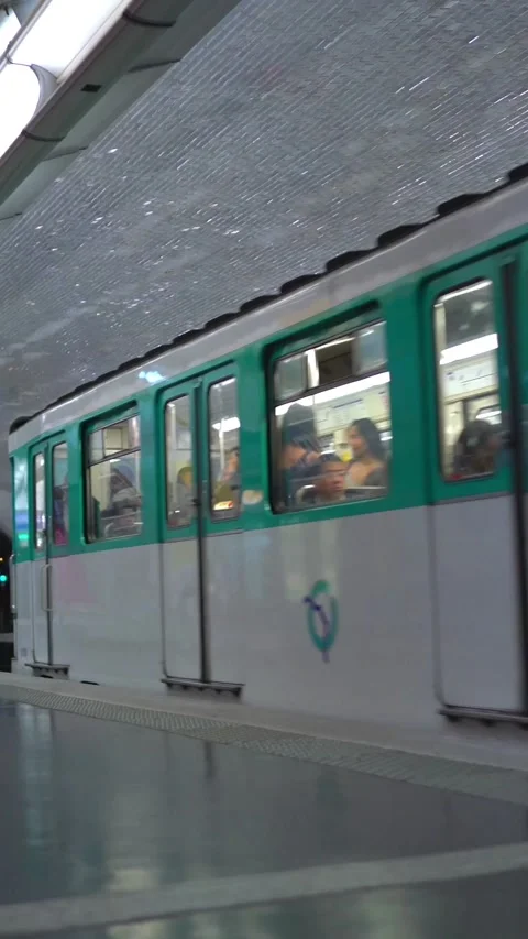 Vertical of Paris Metro train wagon 動画素材 278473853