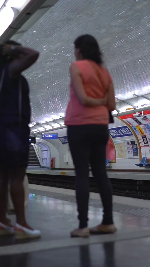 Vertical of Paris Metro train wagon 動画素材 278485162
