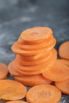 Vertical photo of stack of carrot slices 스톡 사진