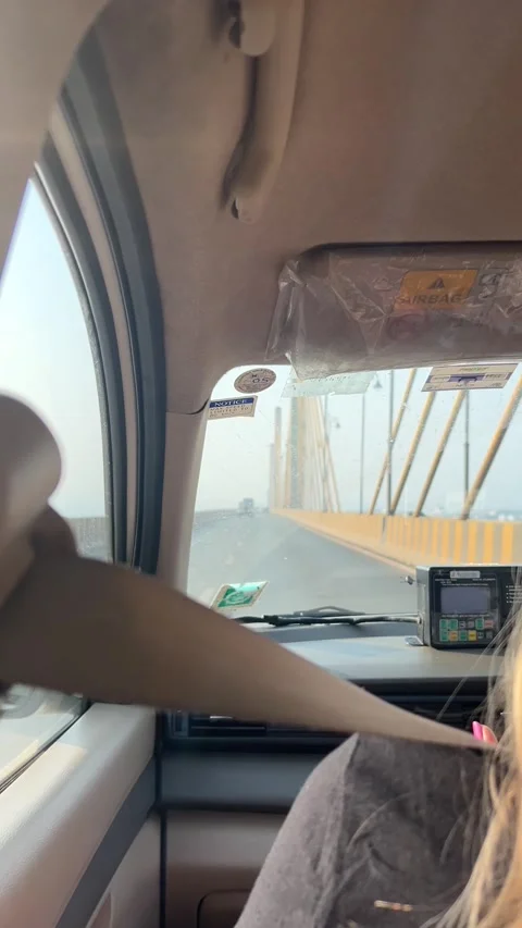 Vertical POV view driving across Atal Setu bridge over Mandovi river in Goa Vídeo Stock 343131777