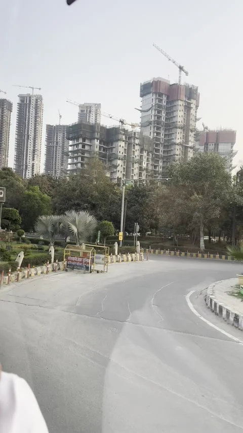 Vertical POV view of skyscraper construction and urban development in New Delhi 動画素材 343134388