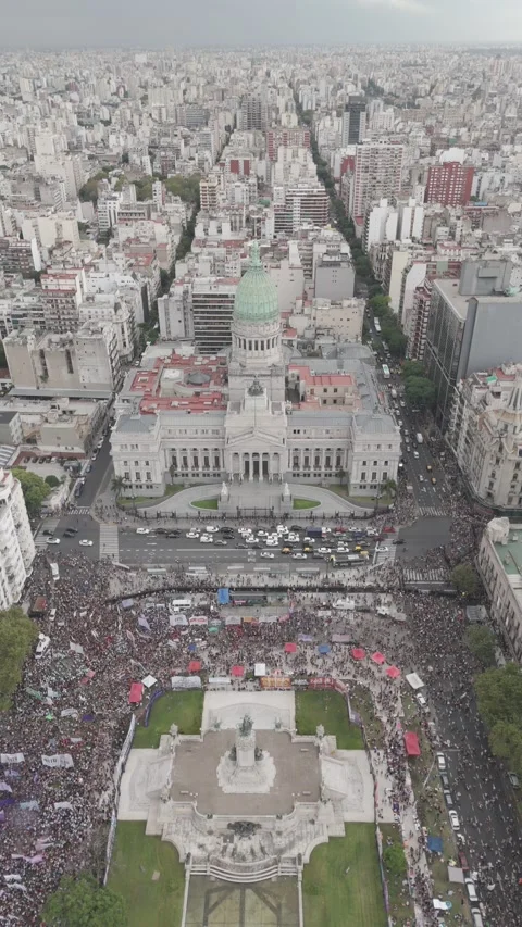 Vertical raw shot during the march for women's day 8m 스톡 동영상 269982478