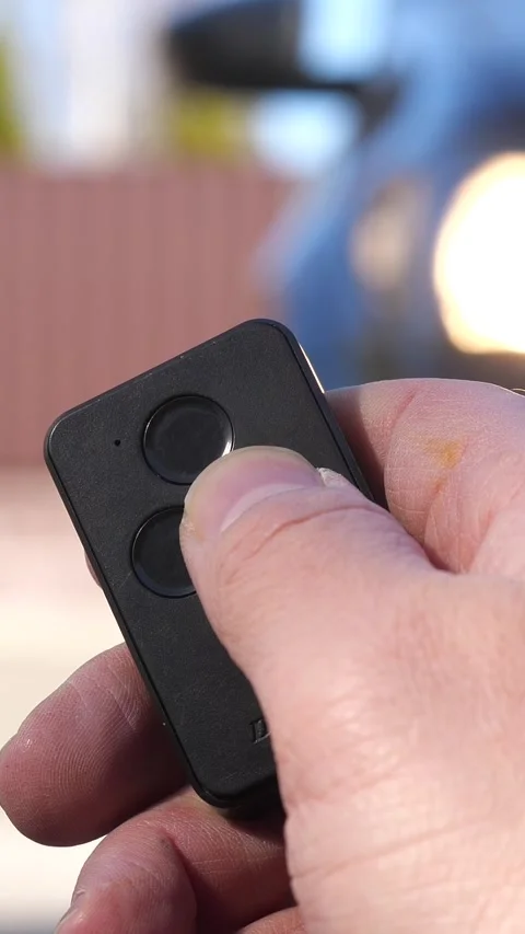 Vertical remote control opens the entrance automatic gate using radio control Video stock 267733404