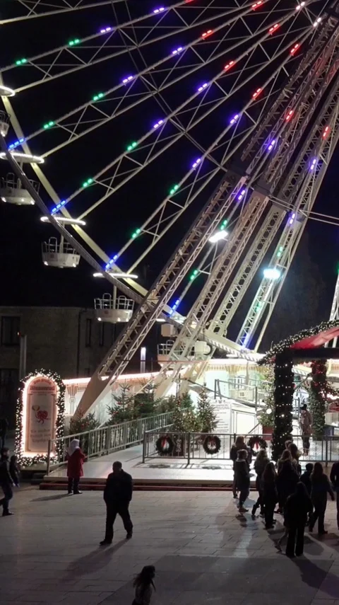 Vertical resolution shot of german Christmas market with big Ferris Wheel Stock Footage 116549538