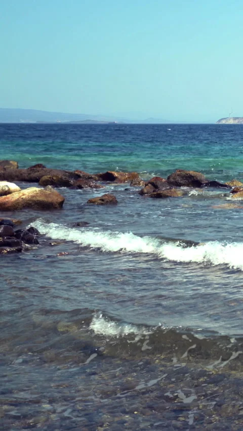 Vertical Rocky Seashore 動画素材 312989793