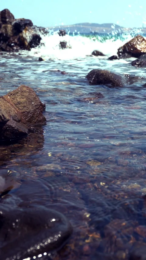 Vertical Rocky Seashore 動画素材 312990529