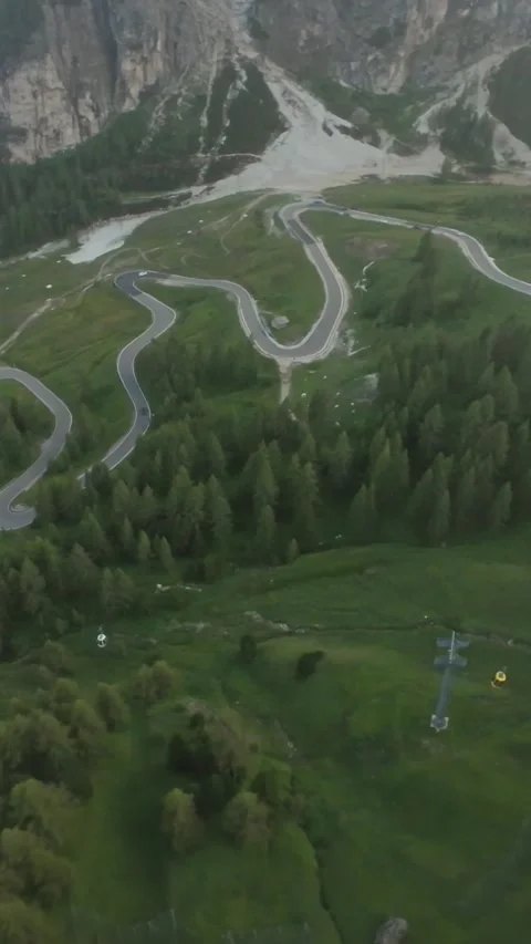 Vertical screen aerial view of alpine switchbacks, mountain pass with chairlift Vidéo 325753873
