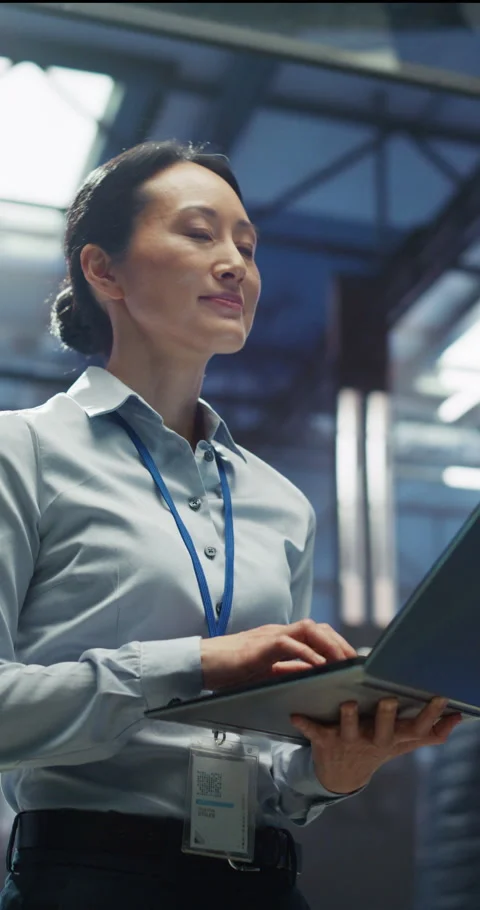 Vertical Screen Asian Female Data Center Engineer Using Laptop Comp Stock Footage 320001230