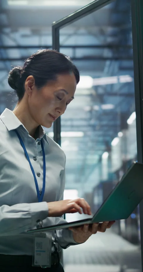Vertical Screen Asian Female Data Center Engineer Using Laptop Comp Stock Footage 320001267