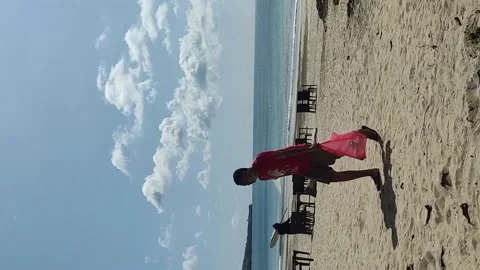 Vertical Screen: Beautiful sky on Jimbaran beach, Bali. Vidéo 196992926