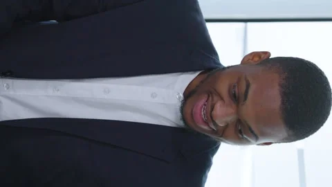 Vertical Screen: Black boss talking to diverse staff at meeting Stock Footage 166642062