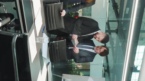 Vertical screen: Business people using smartphones at conference Stock Footage 252801469