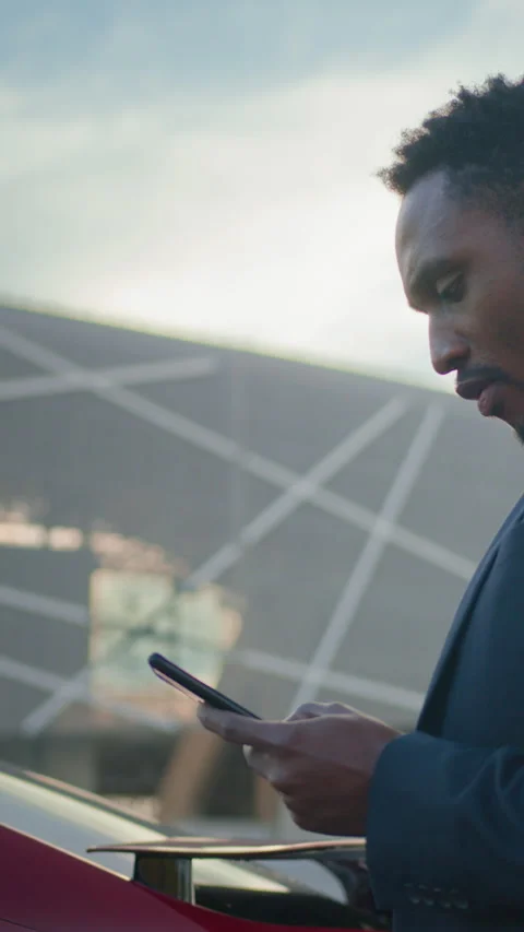 Vertical Screen: Close up of african american businessman in suit using modern Stock Footage 274235805