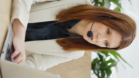 Vertical Screen: Emergency line operator using headset and laptop at work Stock-Footage 232289941