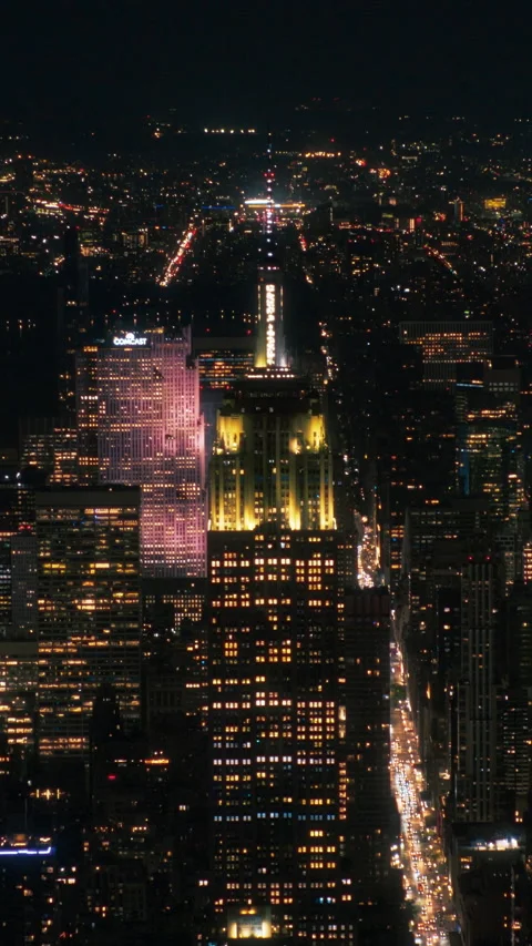 Vertical Screen Empire State Building Aerial View at Night Vídeo Stock 251664874
