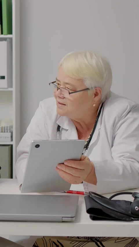 Vertical Screen Experinced psychologist having an online test on device Stock Footage 299993563