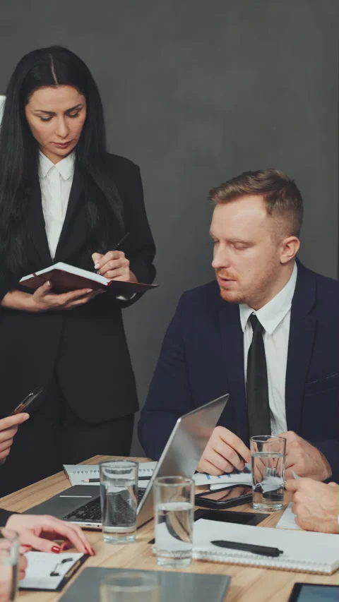 Vertical Screen: Manager Leading Team Discussion in Office Stock Footage 289613765