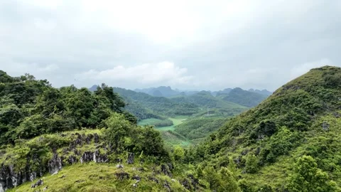 Vertical screen mountain scenery 9 Video stock 319422990
