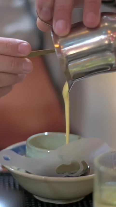 Vertical screen Pouring Thick Egg Coffee Cream, Asian Barista Hands Pouring Video stock 331123349