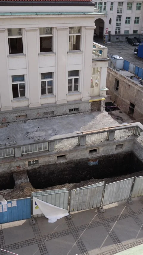 Vertical screen: Renovation site at old building with deep excavation and protec 스톡 동영상 304884183