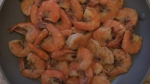 Vertical screen shiny seafood presentation, brightly shining shellfish in Stockbeeldmateriaal 323094719