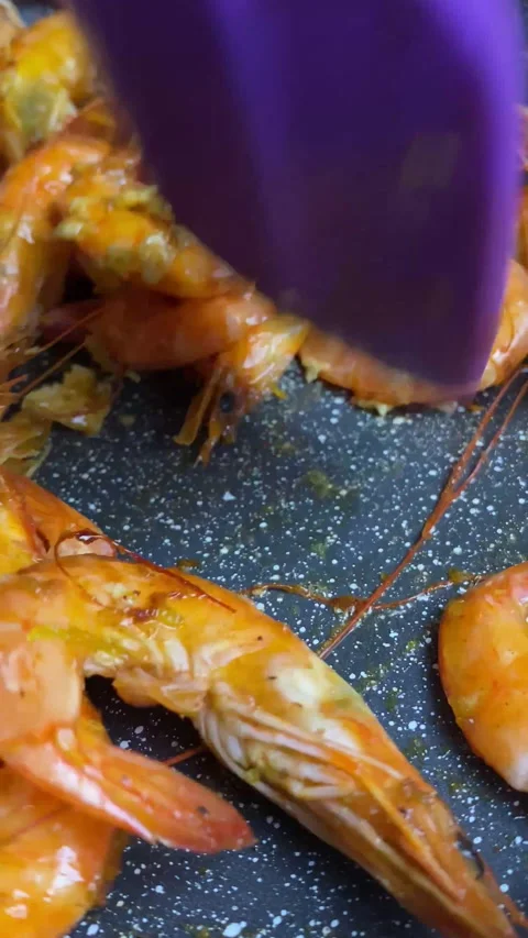 Vertical screen: Shrimp fried in a frying pan - close-up. Cooking large shrimp Stock Footage 238759189