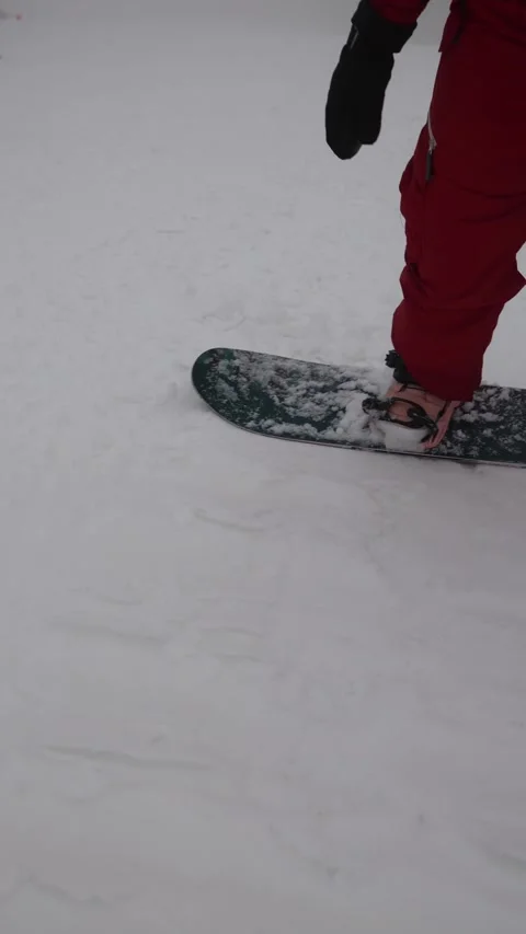 Vertical screen snowboard front edge control Stock Footage 327092230