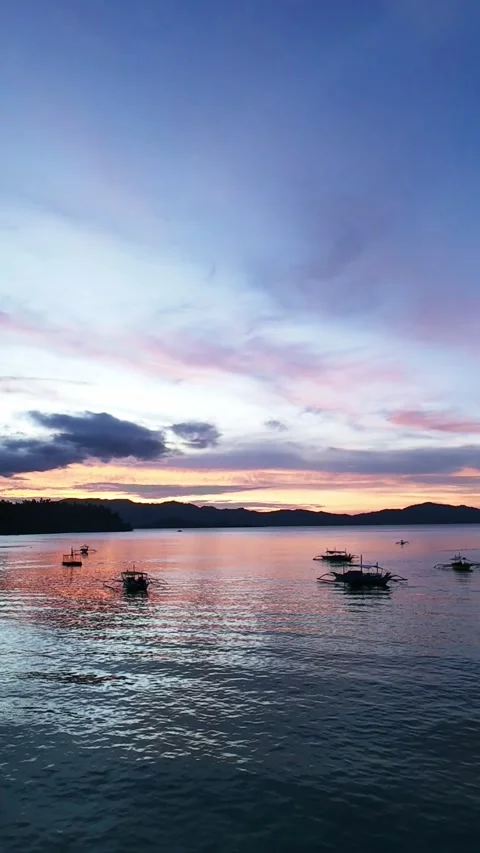 Vertical screen tropical sunset over the ocean at Port Barton, Philippines Video stock 319671186