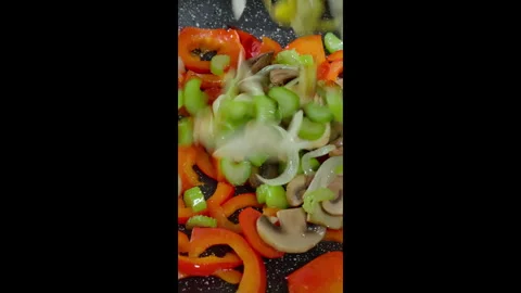 Vertical screen video.The chef pours various vegetables, into the pan, Video stock 302585165